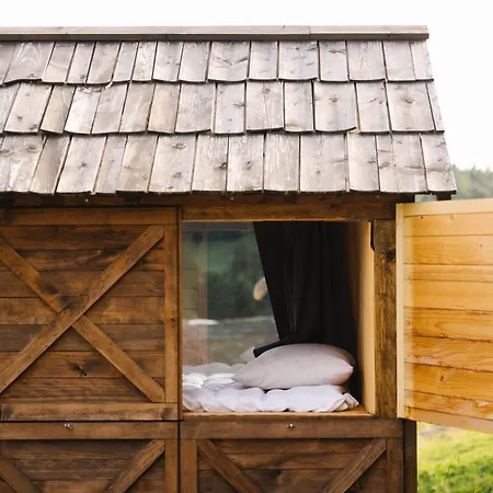 Lakeside Glamping Tents Mazijev Gric Campismo de Luxo Gradisce pri Lukovici
