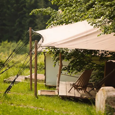 Campismo de Luxo Lakeside Glamping Tents Mazijev Gric Gradisce pri Lukovici