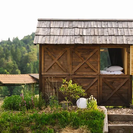 Lakeside Glamping Tents Mazijev Gric Campismo de Luxo Gradisce pri Lukovici