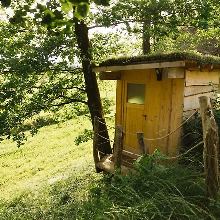 Campismo de Luxo Lakeside Glamping Tents Mazijev Gric Gradisce pri Lukovici