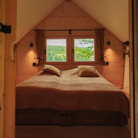 Campismo de Luxo Lakeside Glamping Tents Mazijev Gric